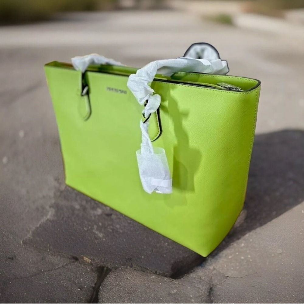 Michael Kors Sheila Large Tote Women’s Handbag Shoulder Bag NWT-Lime